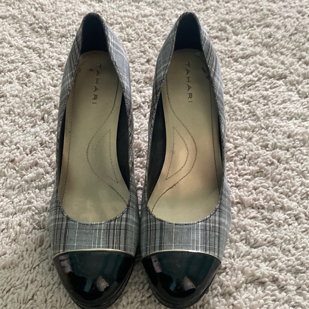 Black and white heels Tahari size 8M
